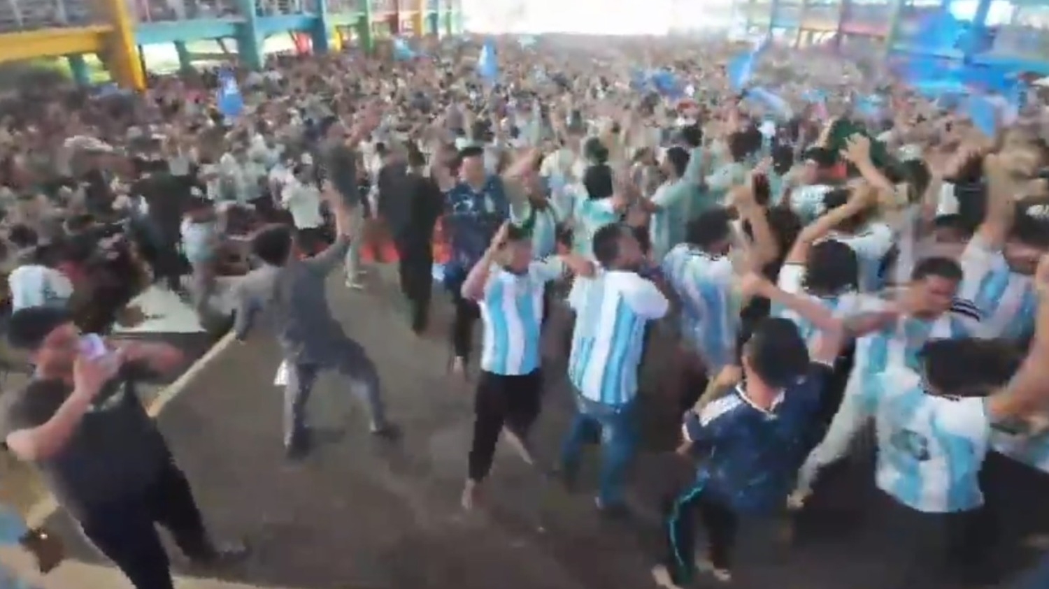 Locura en Bangladesh por los tres goles que Messi marcó en el Mundial