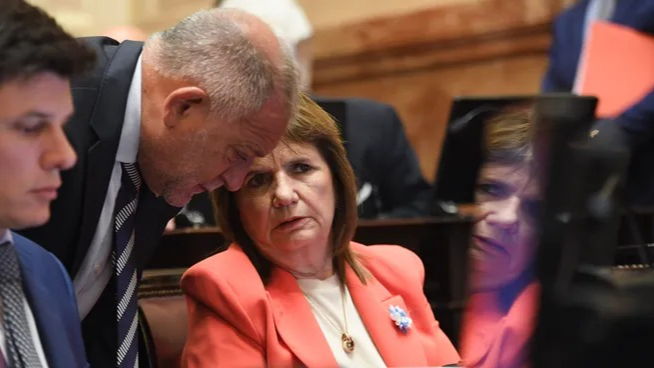Crece la presión sobre Adorni y el PRO amenaza con votar su remoción