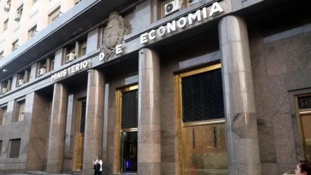 Economía logró superávit en mayo pese a ingresos por debajo de inflación