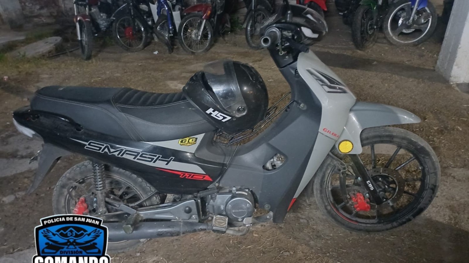 Evadieron un control policial y abandonaron una moto en una finca de Albardón