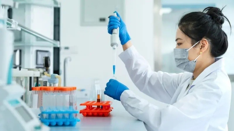 Una vacuna creada con IA busca anticiparse a futuras pandemias