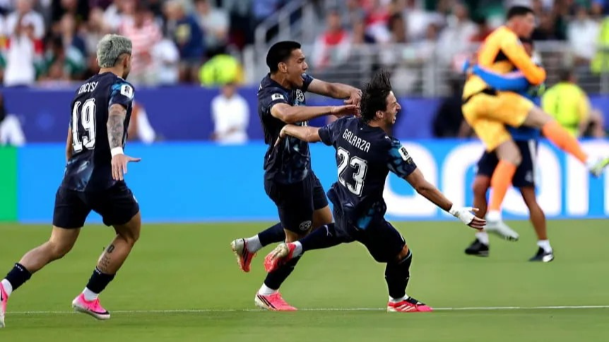 Paraguay ganó un partido épico con diez jugadores y eliminó a Turquía