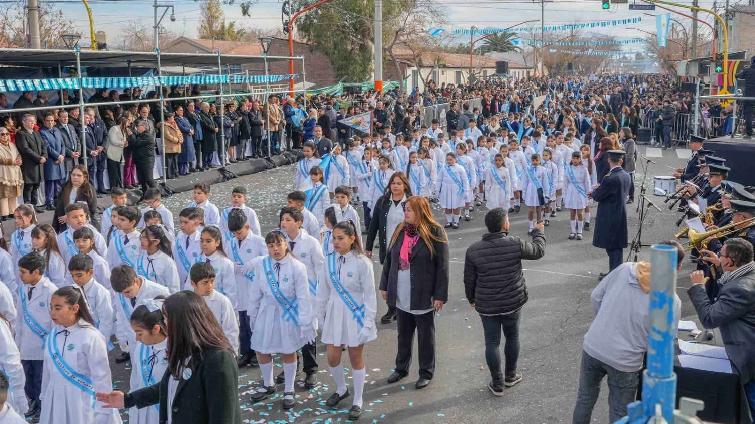 Chimbas reunió a 25.000 vecinos en un emotivo acto por la Bandera