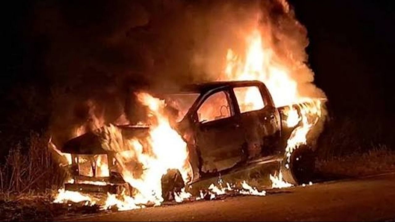 Un móvil de la Policía Federal se prendió fuego en la vía pública