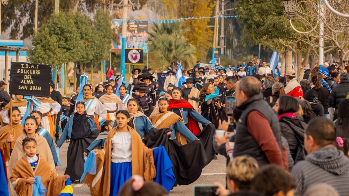 Pocito celebró el Día de la Bandera con un multitudinario desfile