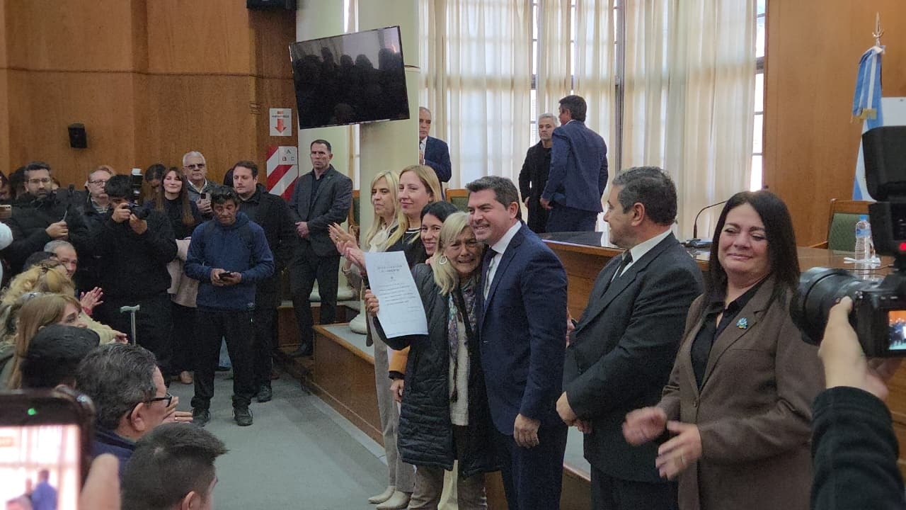 San Juan entregó escrituras a familias y avanza con la regularización dominial