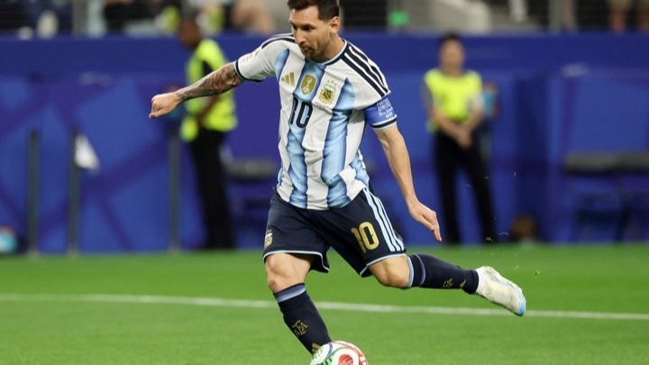 VAR, penal y sorpresa: Messi desvió su remate frente a Austria