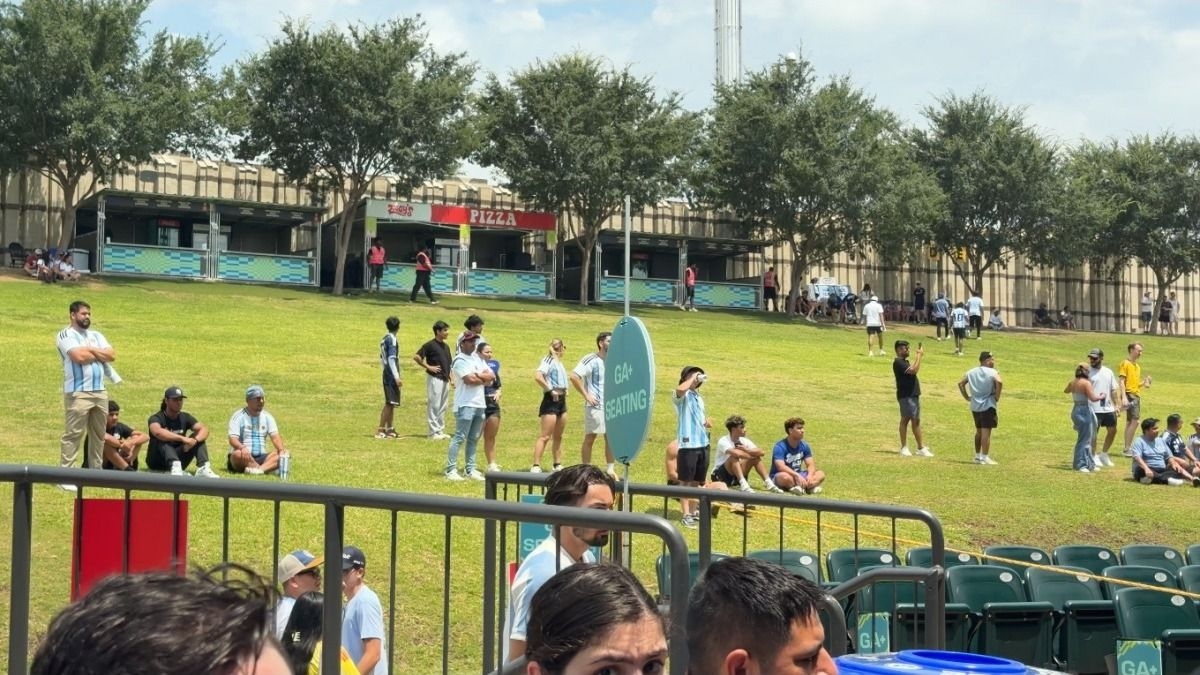 El contraste del Mundial: calor extremo y asientos vacíos