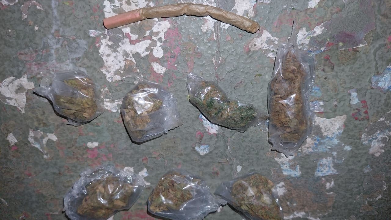 Alertaron por venta de droga y encontraron marihuana a una menor