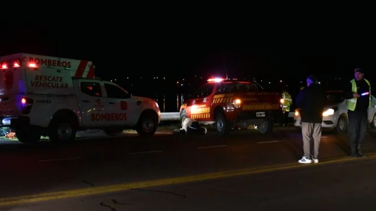 Cuatro personas murieron tras caer con un auto a un canal