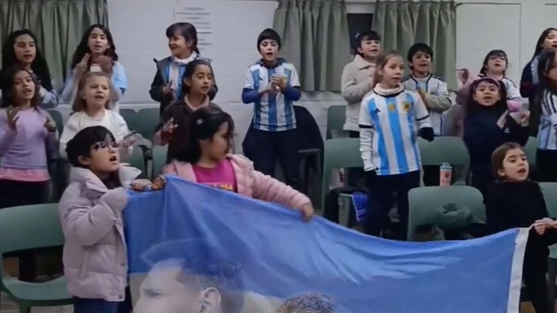El emotivo canto del Coro de Niños de la UNSJ a Lionel Messi