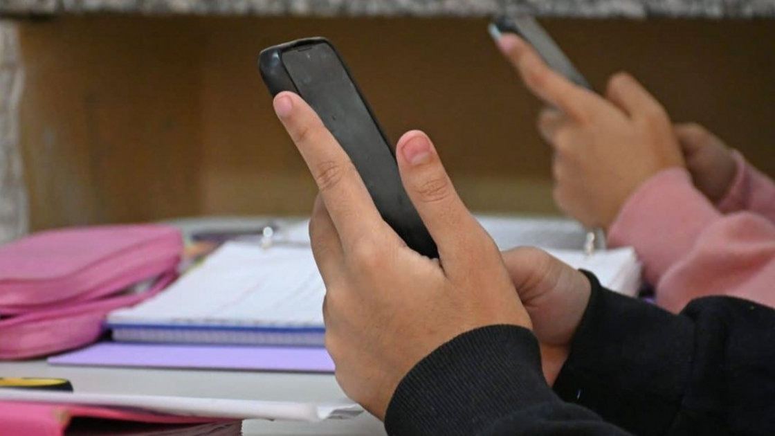 Escándalo en Caucete por un alumno que creó imágenes sexuales de sus compañeras con IA
