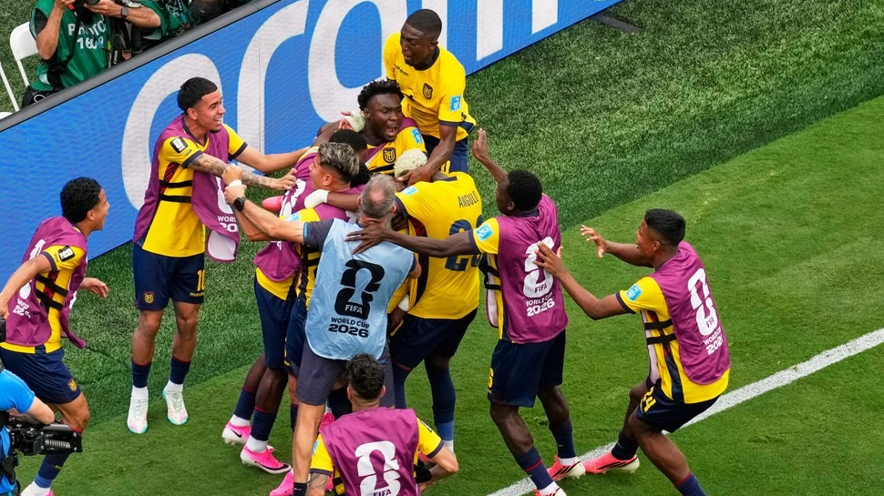 Ecuador dio el golpe ante Alemania y avanzó a 16avos de final