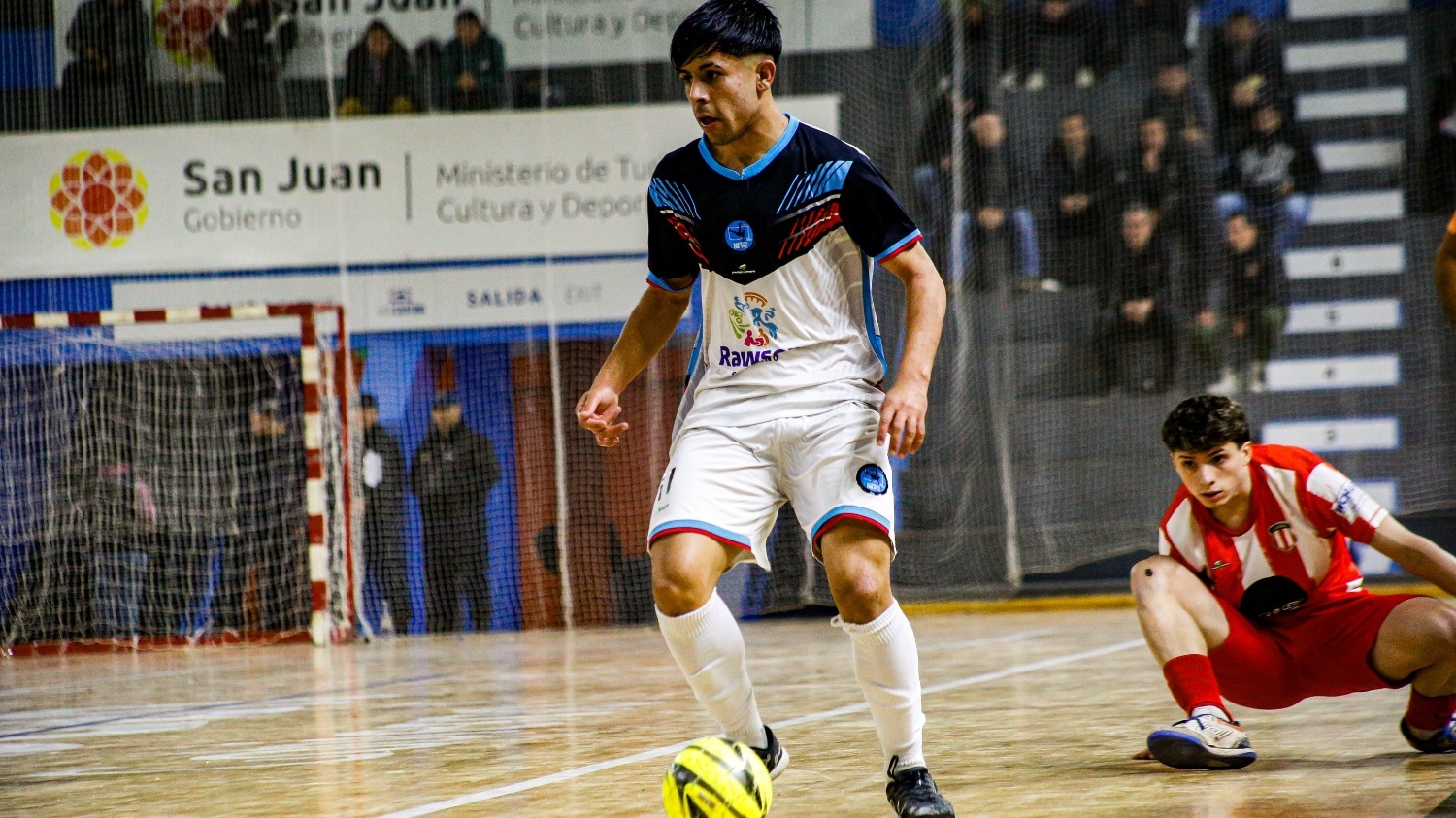 La Gloria y Barrios de Pie empataron y el campeón se definirá el domingo