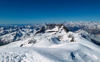 Registran 2,30 metros de nieve acumulada en la cordillera