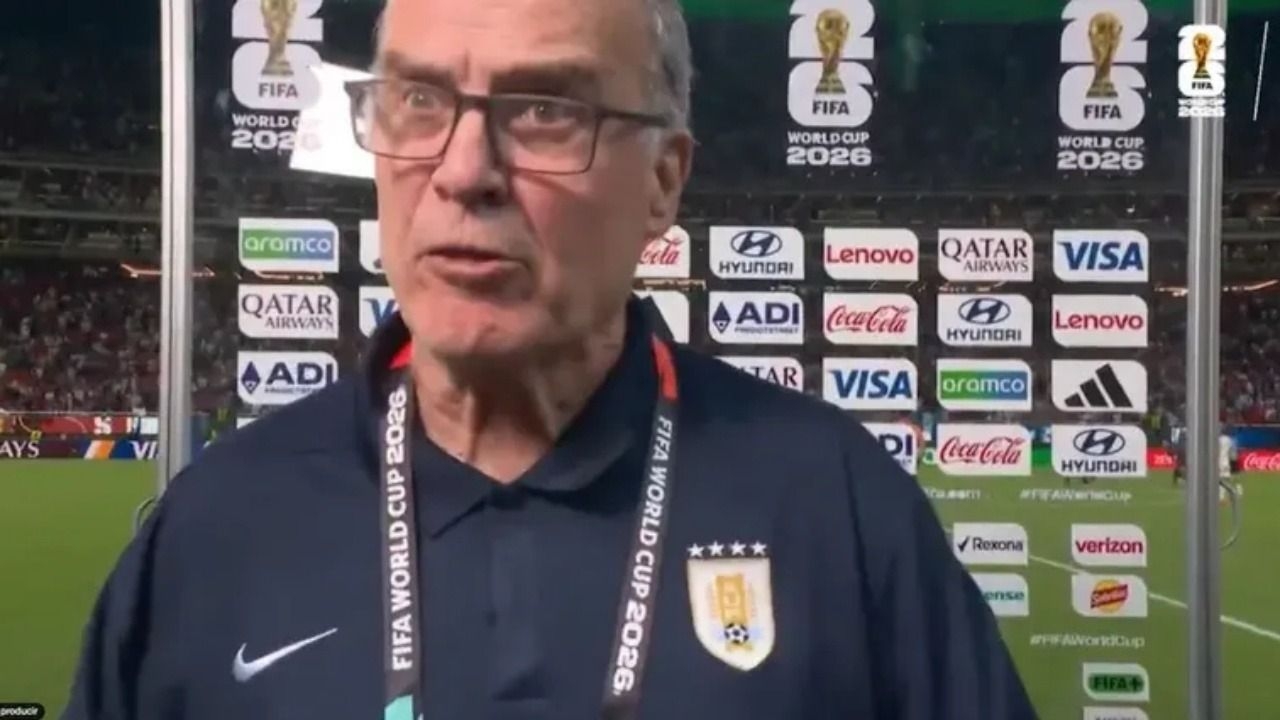 La furia de Bielsa que quedó en video tras la eliminación de Uruguay: "¡Dale de una vez!"