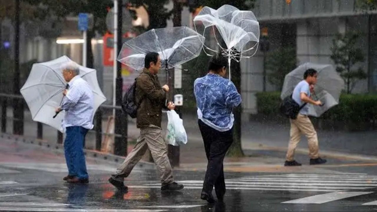 Japón en alerta máxima por el tifón Mekkhala: casi 200.000 evacuados