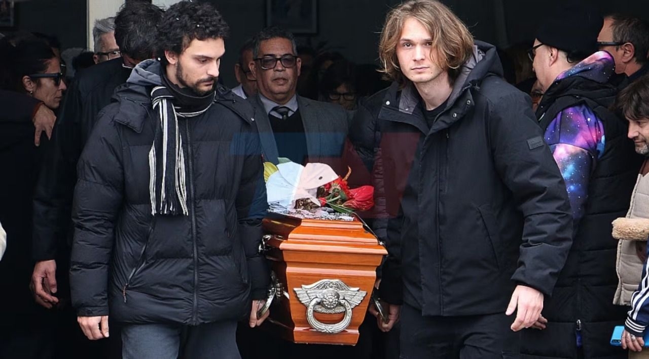 Emotiva despedida a Ernestina Pais en el Cementerio de la Chacarita