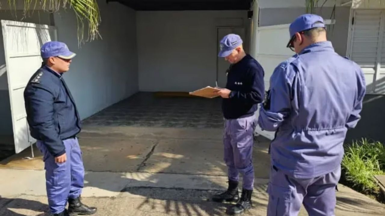 Un hombre baleó al amante de su esposa en un hotel alojamiento y escapó