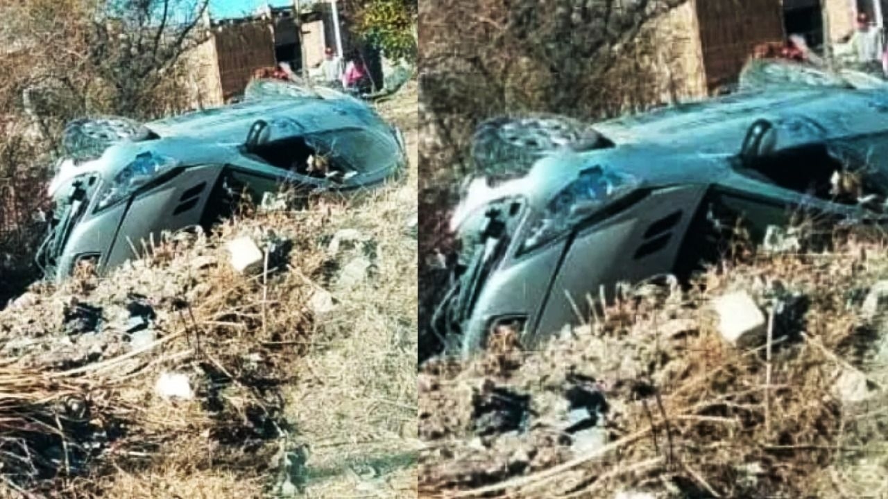 Un auto terminó dentro de un canal de riego tras un violento vuelco