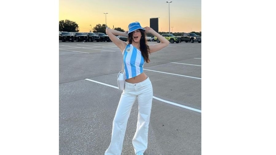 Camila Morrone vio a Lionel Messi en Dallas con un look albiceleste