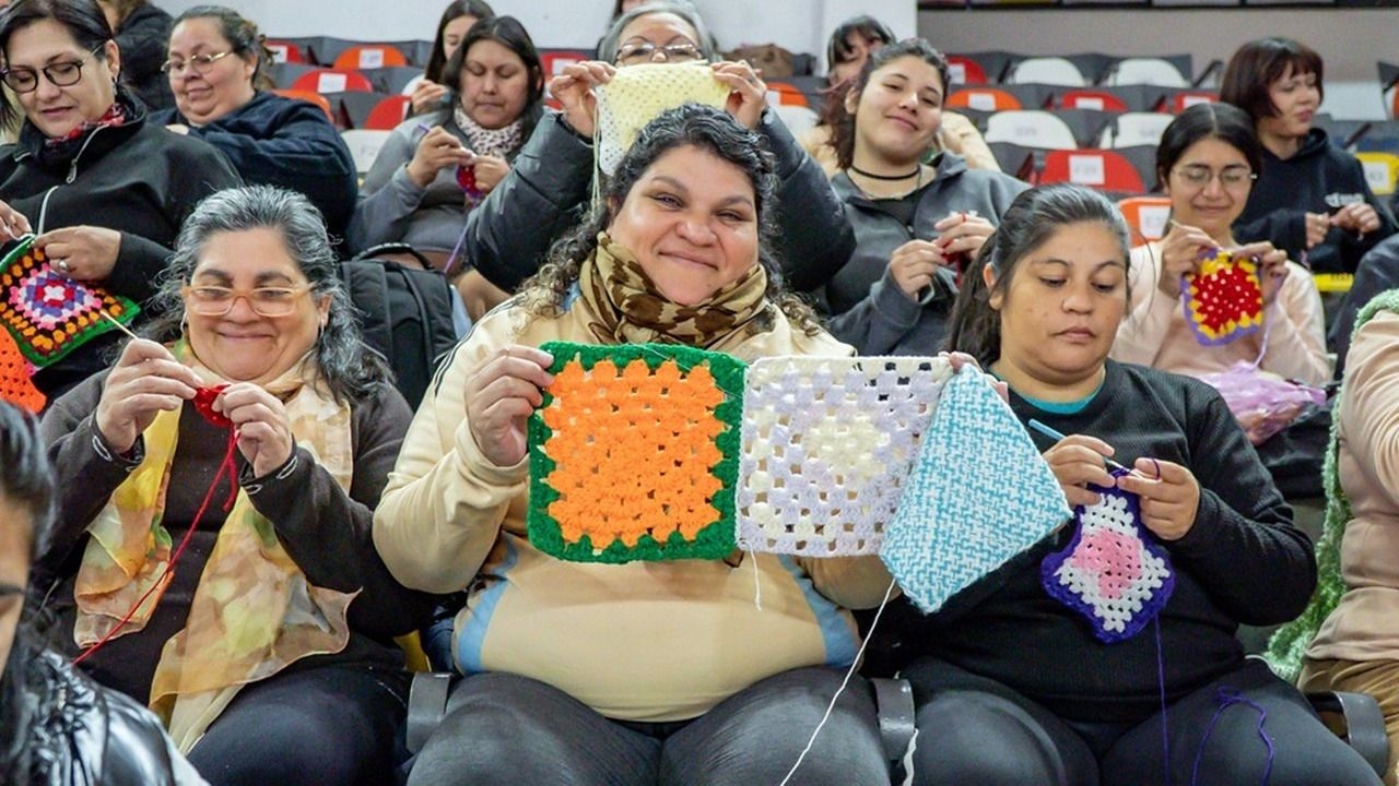 Más de 500 tejedores confeccionaron mantas para familias sanjuaninas