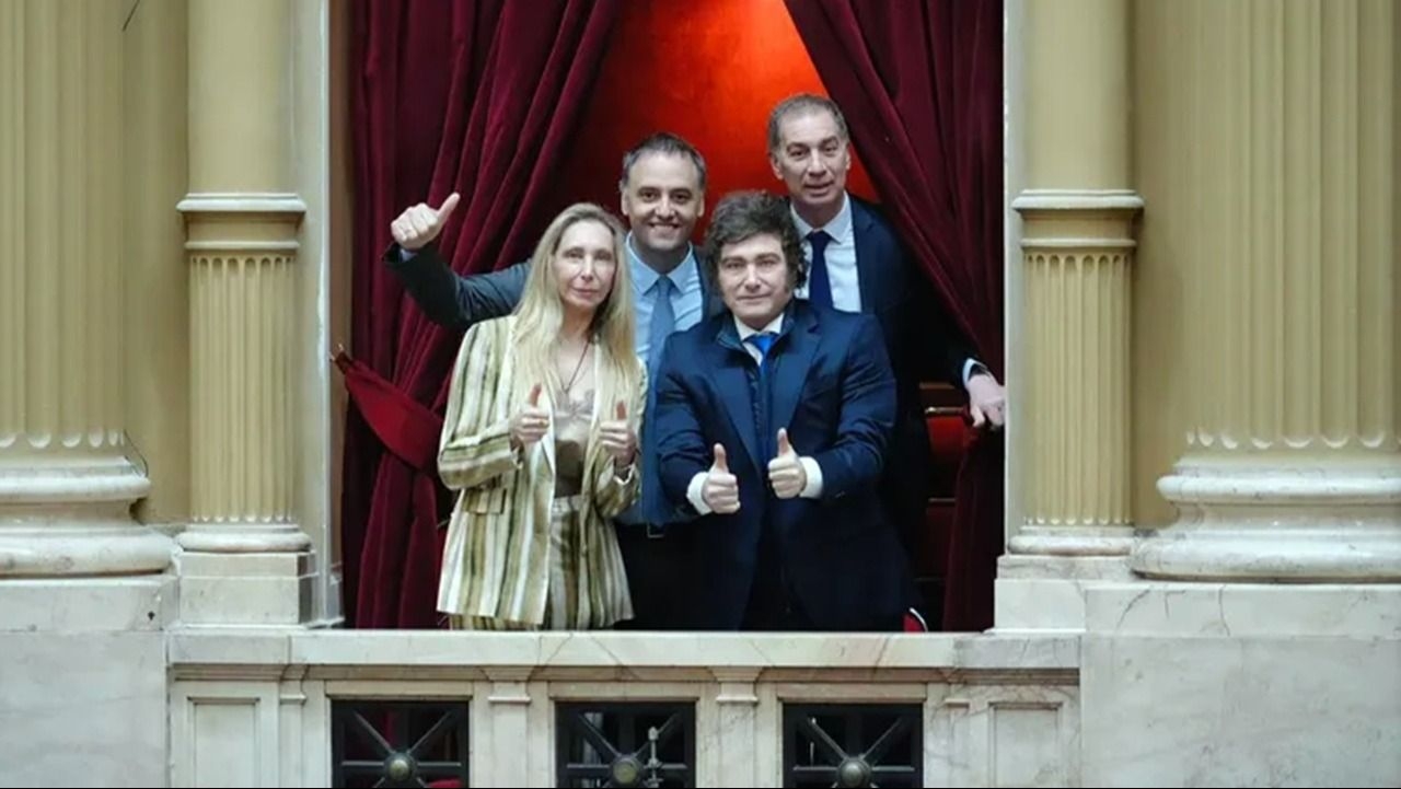 Milei oficializó la salida de Adorni y reorganizó la Jefatura de Gabinete