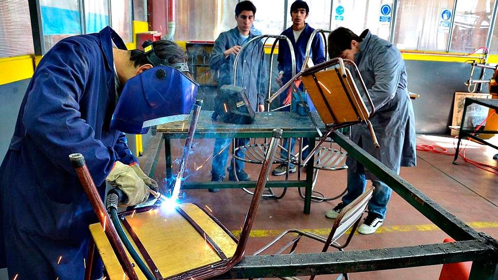 Escuelas técnicas de San Juan: el reclamo por fondos llega a la paritaria docente