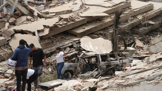 Suben a 1.943 los muertos en Venezuela y continuan los operativos de rescate