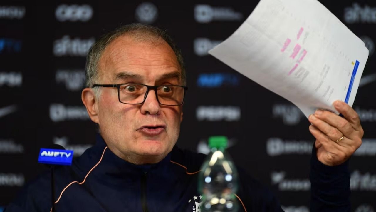 Bielsa dejó la Selección de Uruguay tras la eliminación en el Mundial