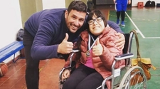 Fanática felicitó al equipo contrario y le regalaron una medalla