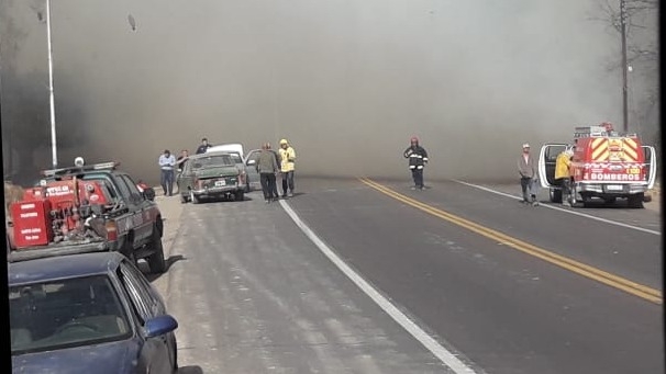 El humo de un incendio causó un choque en Las Chacritas