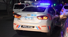 Desbordado, un hombre golpeó a su familia en la vía pública 