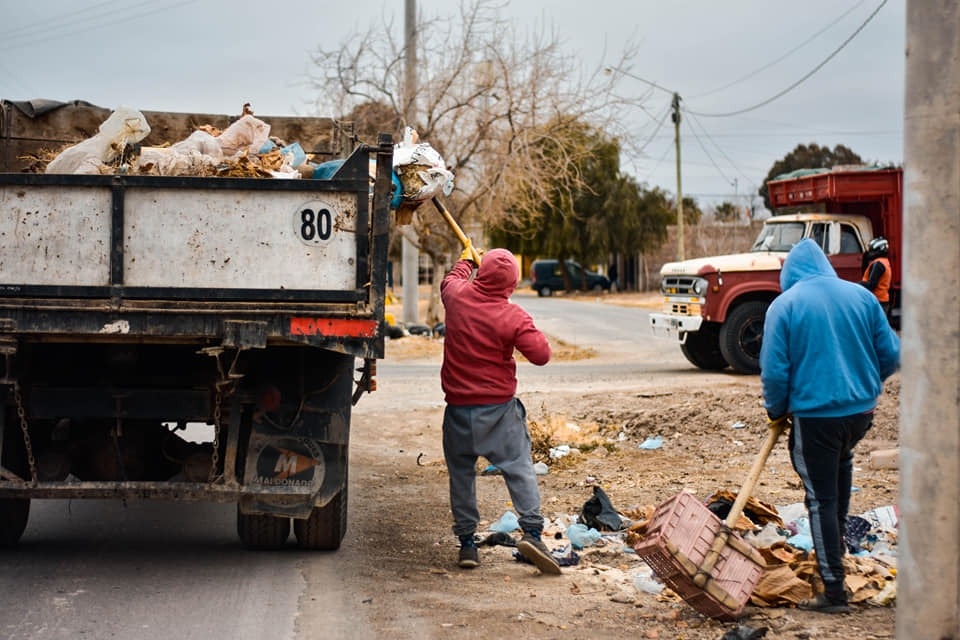 Caucete: limpiaron las calles del Barrio Industrial