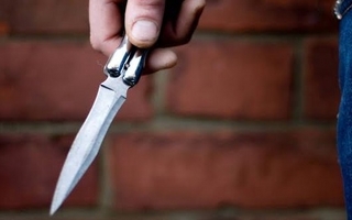 Lo detuvieron por caminar por la calle con una navaja 