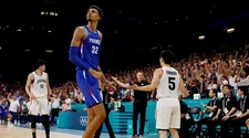Francia derrotó a Japón en un duelo que dejó fotos increíbles