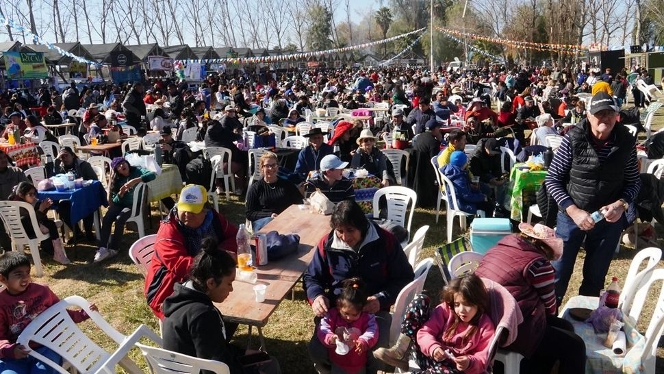 Con más de 30.000 personas, Rawson celebró la Fiesta del Carneo Español