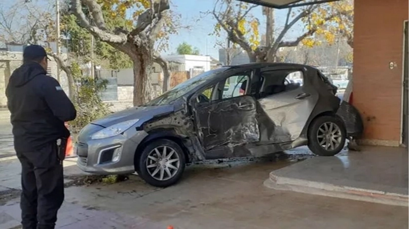 Video: así fue el violento choque que dejó a un joven en estado crítico 