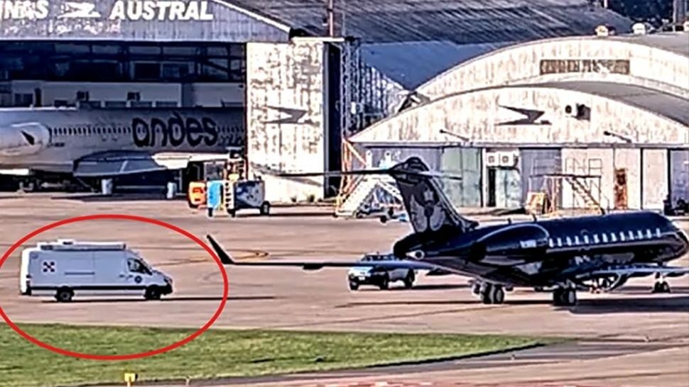 Denunciaron el ingreso de valijas ilegales de un vuelo privado, ligado al entorno Milei