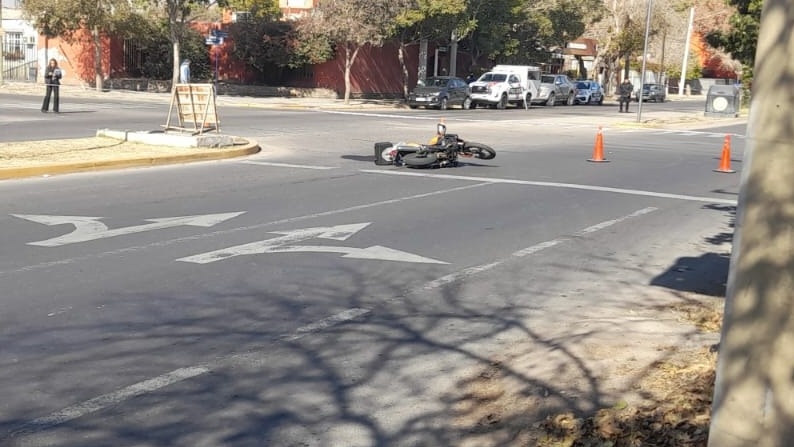 Un motociclista falleció en un accidente en Capital