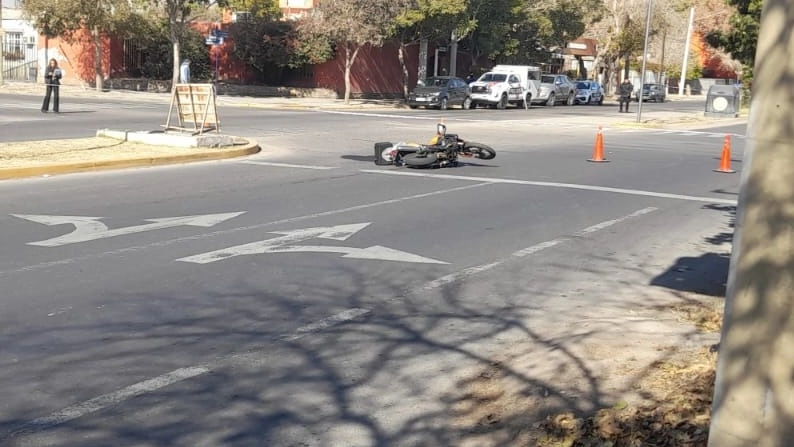 Un motociclista falleció en un accidente en Capital