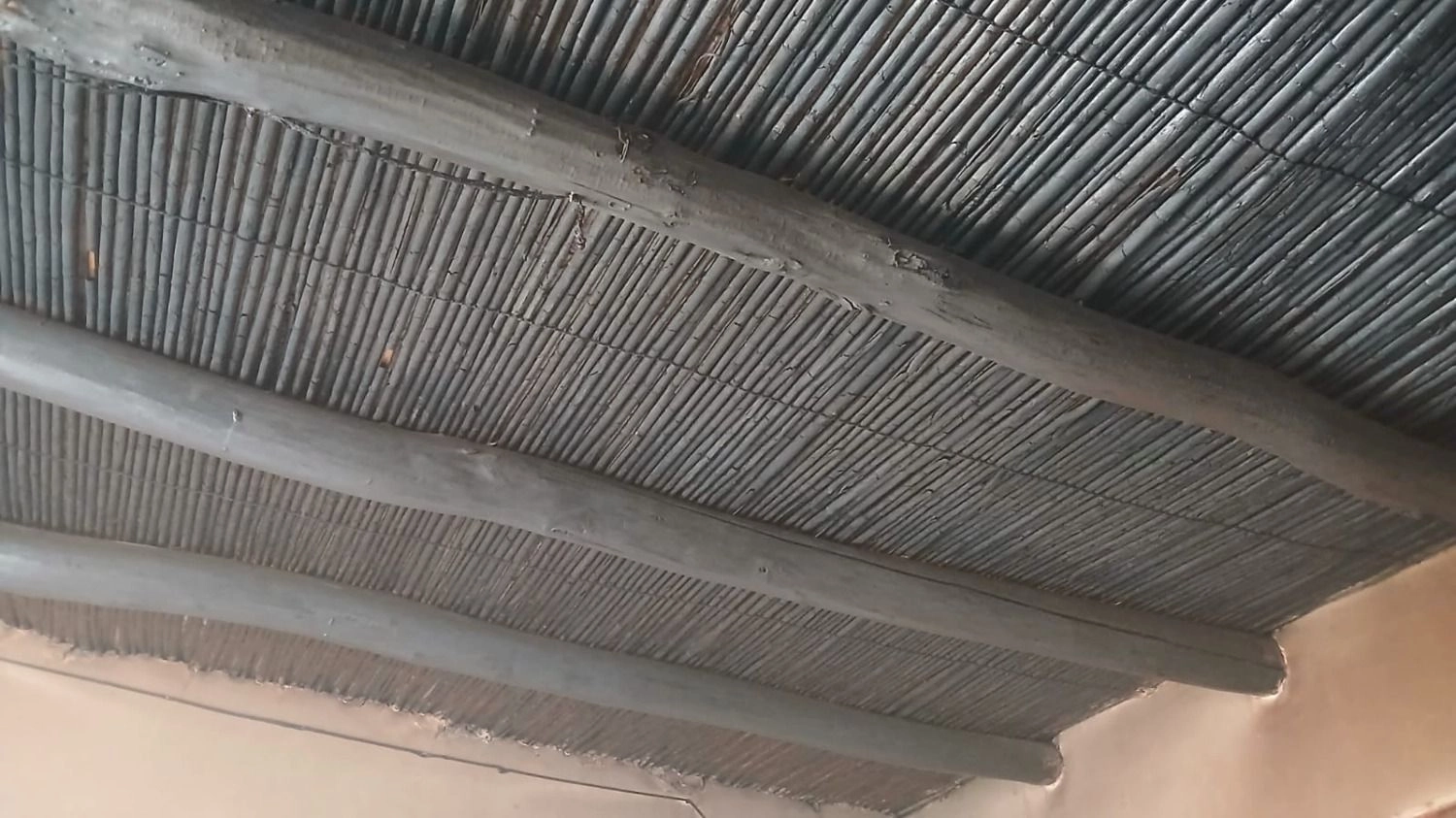 Se le incendió la casa y organiza una rifa para reconstruir su comedor