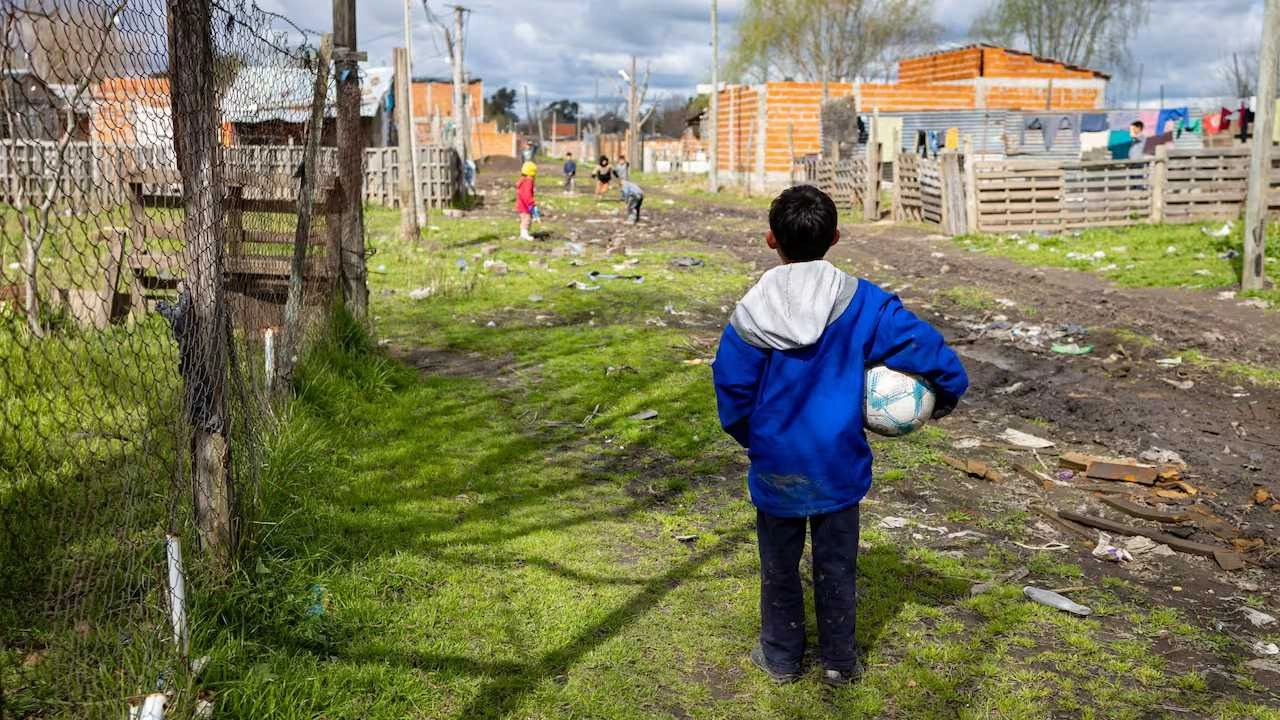 La inseguridad alimentaria afectó a uno de cada tres chicos en 2024 y marcó un récord en 15 años 