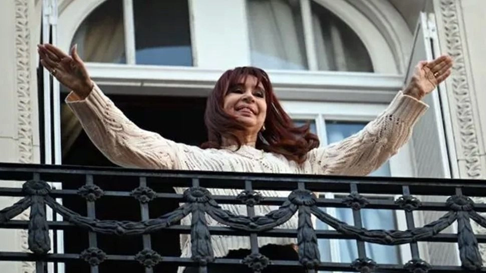Cristina Kirchner seguirá con tobillera electrónica y régimen de visitas