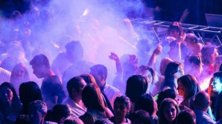 Un viaje musical al pasado: llega la Fiesta del Amigo 90-2000 a Hugo Espectáculos