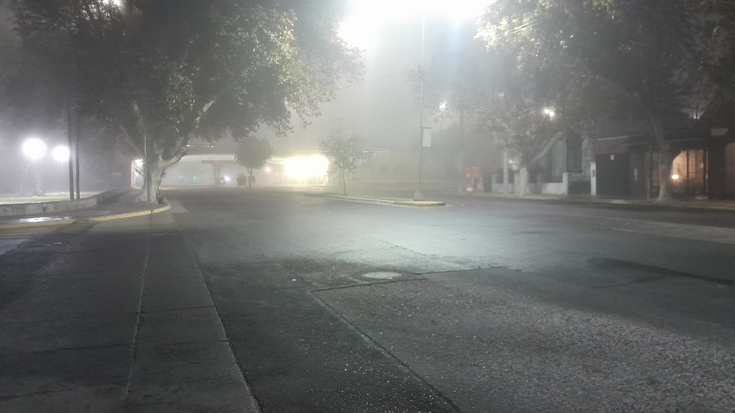 La niebla sorprendió en el arranque del domingo en San Juan