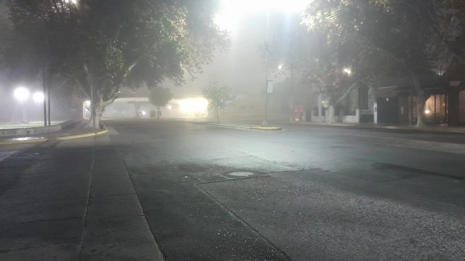 La niebla sorprendió en el arranque del domingo en San Juan