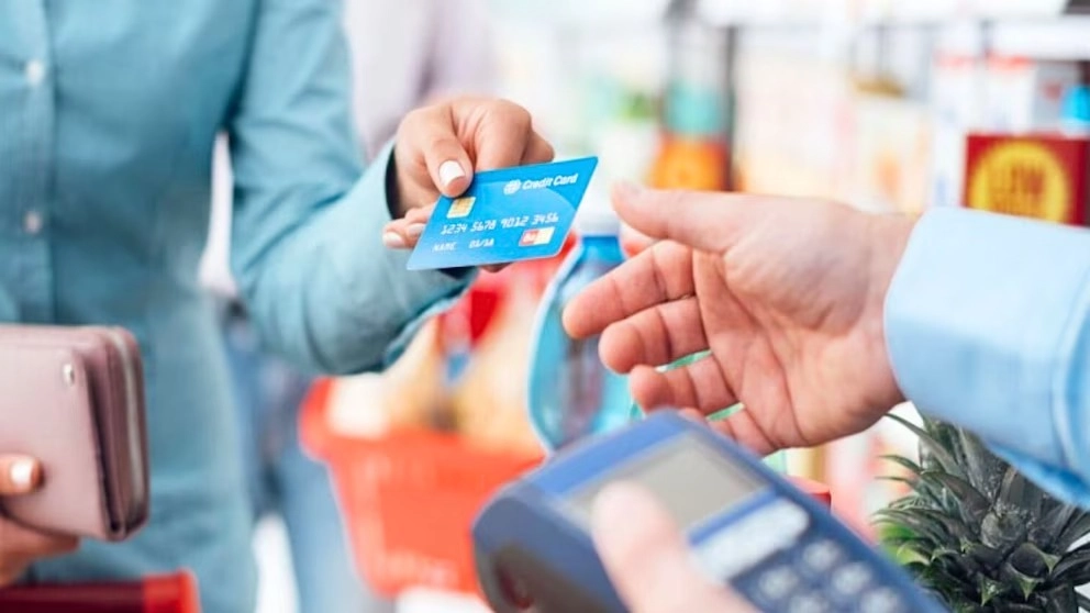 La morosidad con tarjetas se duplicó en un año, según el Banco Central