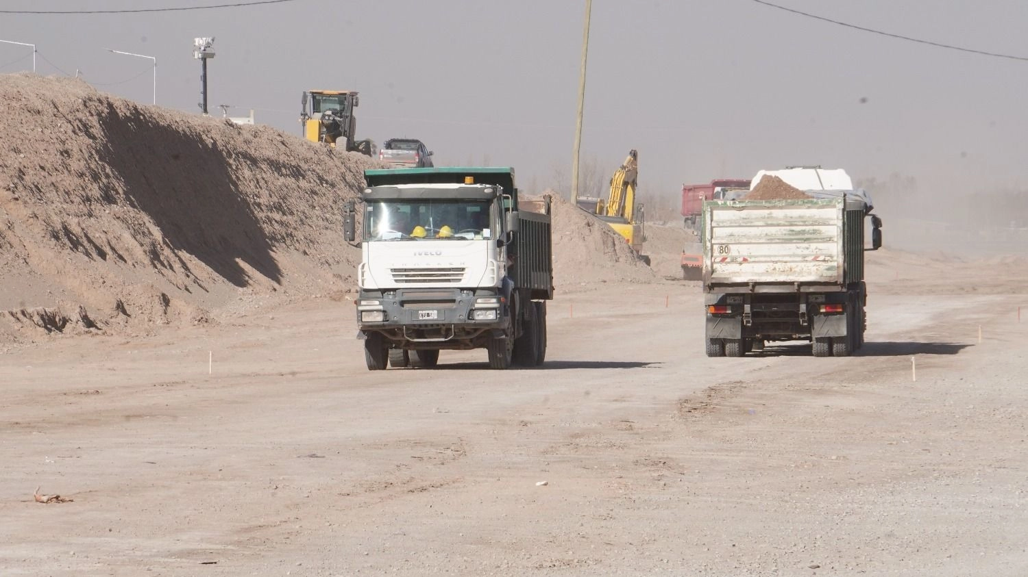 Los 140 trabajadores del tramo paralizado de Ruta 40 esperan que destraben  los fondos