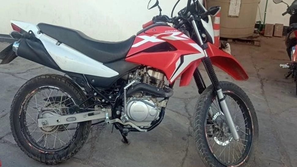 Descubren moto adulterada en Santa Lucía: un joven demorado